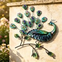 Sculpture murale artisanale élégante et multicolore au design paon, pour intérieur, extérieur, maison et jardin