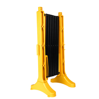 Vente en gros Barrière de barrière rétractable mobile en plastique, barrière extensible pour la circulation avec roues