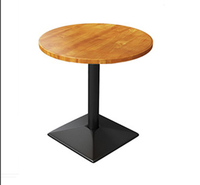 Anpassbarer Massivholz-Esstisch mit Eisenbeinen im Retro-Nostalgie-Design für Restaurants, Cafés & Mehr - Gewerbliche Nutzung