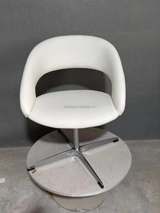 Patas de Silla de Manicura Blancas Premium con Ruedas Personalizables - Product Image 1