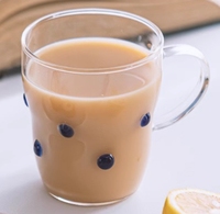 Vente en gros de tasses à café au lait transparentes en verre borosilicate de haute qualité avec poignée, personnalisables avec des points de couleur
