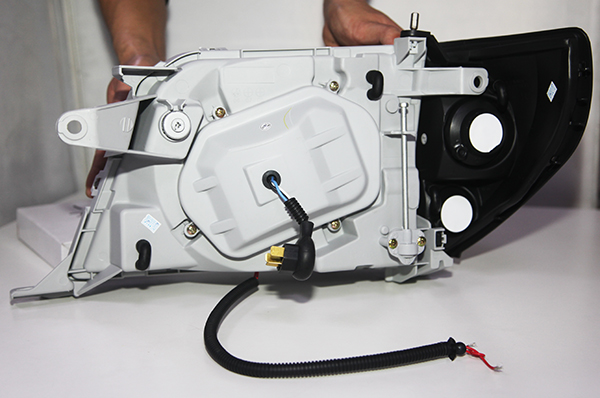 toyota qualis headlight