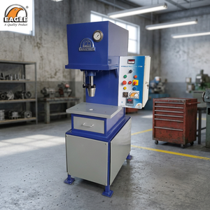 Presse hydraulique pour bijouterie Eagle, modèle 60.1027-TP, type C, 20 tonnes, course de 75 mm, pour la découpe de pièces de monnaie vierges, médailles et lingots. - Product Image 2