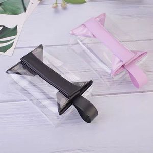 Sac de toilette magnétique en PVC transparent approuvé par la TSA, pliable, grande capacité pour femmes et hommes en voyage - Product Image 4