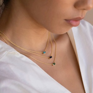 Para Venta al por Mayor: Colgante de Cadena con Eslabones de Acero Inoxidable Chapado en Oro de 18K con Zirconia, Diseño Geométrico de Moda para Niños, Piedra de Nacimiento de Julio - Product Image 4