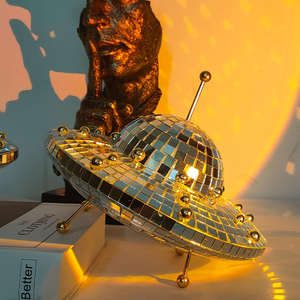 Boule disco scintillante UFO Chuang De, décoration unique de soucoupe volante avec des carreaux miroir pour la décoration de la maison, du bureau et des fêtes - Product Image 1
