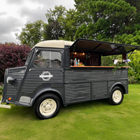 Camionnette alimentaire électrique rétro personnalisée Citroën avec gril à salamandre commercial pour burgers en centre historique