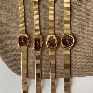 Женские кварцевые часы из красной стали - Product Image 3