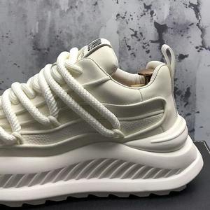 รองเท้าผ้าใบผู้ชายทรงสูงแบบมีพื้นเสริม รุ่นใหม่ ระบายอากาศได้ดี สไตล์ลำลอง สปอร์ต แบบผูกเชือก เพิ่มความสูง ตามเทรนด์แฟชั่น - Product Image 5