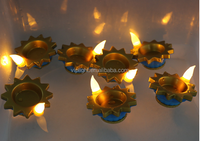 Nouveau Deepavali Festival Décoration Capteur D'eau Diya Lumière Petite Décoration Flottante Lampe À Huile Diwali Simulation LED Bougie Lampe