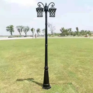 Lampadaire de jardin extérieur en fer avec abat-jour en verre LED, lumière blanc chaud 2700K, IP66, ampoule A19 non amovible, AC 220V, détecteur de mouvement, alimenté par énergie solaire - Product Image 2