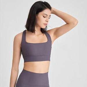 Soutien-gorge de sport pour femme à col carré et dos croisé, rembourré, extensible, maintien moyen, pour yoga, Pilates, gym, entraînement, vêtements de sport OEM ODM - Product Image 4