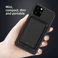 Chargeur sans fil magnétique 20W à charge rapide, batterie externe compacte portable en plastique carré de 5000mAh avec Type C et logo personnalisé