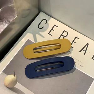 Pinza para el pelo grande minimalista de resina plástica para mujer, uso diario, 13 cm - Product Image 3