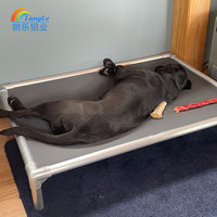 Lit surélevé pour animaux de compagnie en aluminium toutes saisons avec patins antidérapants, tissu imperméable amovible, lit pour chien durable pour usage en extérieur