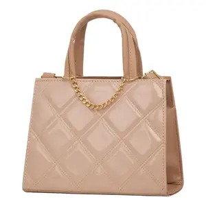 Sac messager élégant Fana Nika pour femme en cuir verni matelassé avec bandoulière, idéal pour un usage quotidien et tendance - Product Image 4