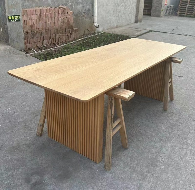 A pair of wavy plate legs-white oak