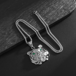Collier pendentif tête de tigre en acier inoxydable plaqué or et argent avec yeux verts et strass, bijoux hip hop unisexes - Product Image 4