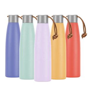 Botellas Personalizadas de Acero Inoxidable de Doble Capa de 17 oz/500 ml con Logotipo Personalizado, Correa de Cuero y Tapa - Product Image 1