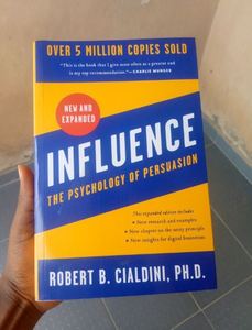 Livre Influence : La psychologie de la persuasion de Robert B. Cialdini, livre de psychologie d'affaires et de développement personnel en anglais, à vendre - Product Image 2