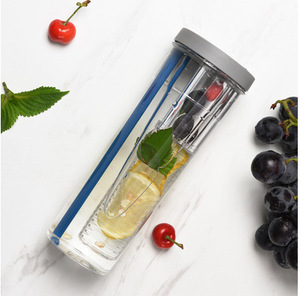 Botella <span class=keywords><strong>de</strong></span> bebida Tazas <span class=keywords><strong>de</strong></span> jugo <span class=keywords><strong>de</strong></span> limón filtradas <span class=keywords><strong>de</strong></span> gran capacidad <span class=keywords><strong>con</strong></span> tapas y pajitas Vaso <span class=keywords><strong>de</strong></span> <span class=keywords><strong>plástico</strong></span> reutilizable <span class=keywords><strong>de</strong></span> estilo Simple Ins - Product Image 5