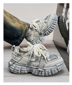 Zapatos de hombre estilo nuevo Primavera 2026 - versátiles, con suela gruesa, duraderos, resistentes a la intemperie y con aspecto envejecido - Product Image 1