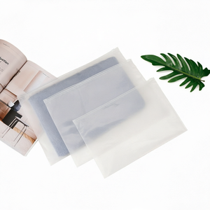 Sacs à fermeture éclair en PE biodégradable personnalisables, fermeture éclair supérieure pour vêtements, chaussettes, chaussures, emballage de vêtements, impression flexo et sérigraphie - Product Image 1