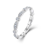 Bague d'éternité empilable géométrique vintage en argent sterling S925 avec pavé de diamants de laboratoire alternés pour femme