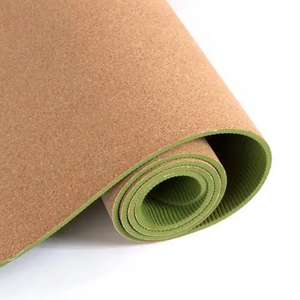 Tapis de yoga en liège TPE antidérapant personnalisé en gros avec logo sur mesure pour studio de yoga - Product Image 5