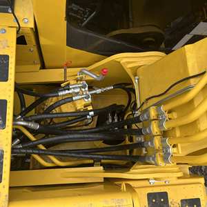 Excavadora Komatsu PC240-8 Usada de 24 Toneladas con Motor Komatsu SAA6D107E-1, Bomba Hidráulica, Caja de Cambios y Componentes Principales en Venta - Product Image 5