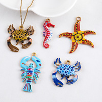 Breloques marines kaléidoscopiques |   Pendentifs en acier inoxydable plaqué or 18 carats PVD, émail peint à la main, animaux marins : crabe, homard, étoile de mer, coquillage