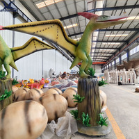 Modèle de dinosaure animatronique pterosaure volant mobile de 2,5 mètres de haut pour expositions, musées, parcs à thème, aéroports, places de ville et plazas