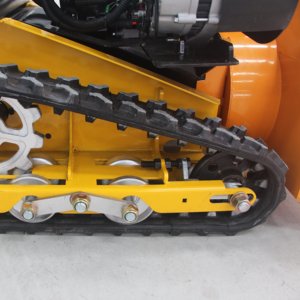 آلة إزالة الثلوج بحالة جيدة تعمل بالتحكم عن بعد وبالبنزين مع نظام دفع مجنزر - Product Image 5