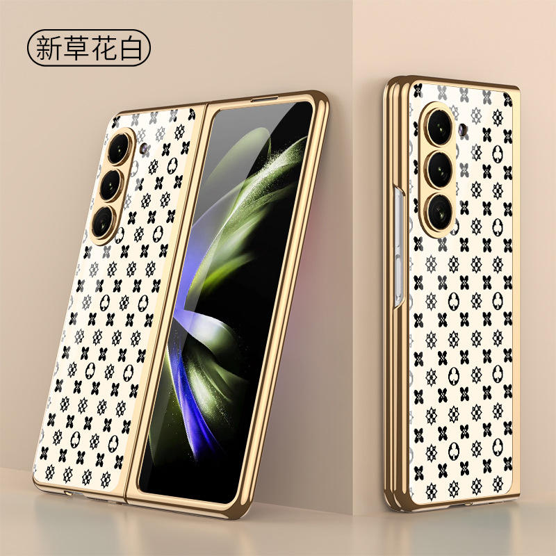 Les nouvelles fleurs d'herbe sont blanches