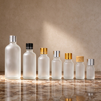 Vente en gros de flacons compte-gouttes en verre blanc mat givré de 15 ml, 20 ml, 30 ml, 50 ml, 100 ml avec des embouts compte-gouttes dorés