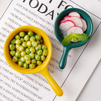Creatieve compacte keramische ronde dipschaal, magnetronbestendig, modern minimalistisch design, onderglazuurtechniek, voor snacks en fruit.