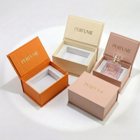 Boîte vide en carton blanc champagne de qualité supérieure avec couvercle magnétique et logo doré pour l'emballage de parfums Oud, cosmétiques et produits de soin de la peau