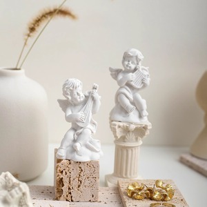 Espositore per Gioielli in Resina 'Piccolo Angelo' con Design a Colonna Romana per Orecchini, Anelli e Accessori Fotografici - Product Image 4