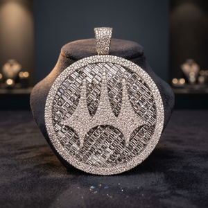 Pendentif Couronne Iced Out en Argent 925 avec Moissanite Ronde Taille Brillant, Bijou Unisexe Hip Hop, Idéal Cadeau - Product Image 4
