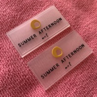 Étiquette en PVC souple 3D transparente personnalisée en gros, étiquette en silicone avec logo de marque pour vêtements