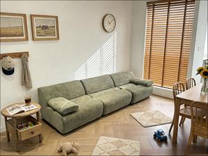 モスグリーンの優しい曲線を描くスクエア型のモダンなファミリーレジャー用ヌック、プラッシュ生地のエッジレスモジュール式取り外し可能な枕、圧縮パック入り - Product Image 1