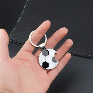 <span class=keywords><strong>Kaiku</strong></span> 2026 - Llavero Abridor de Botellas de Aleación de Zinc Metálico 3D con Diseño de Fútbol Personalizado, Accesorios Creativos para Automóviles - Product Image 1