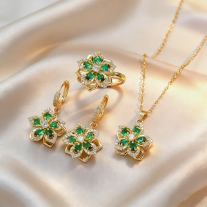 Colar de Flor Rotativa com Strass e Zircônia, Luxuoso Colar de Zircônia Bauhinia para Mulheres - Product Image 1