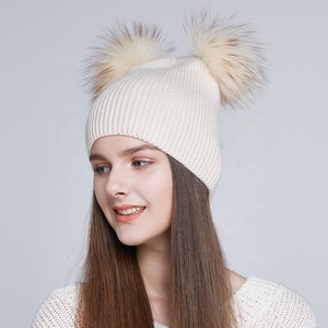 Ailin — <span class=keywords><strong>bonnet</strong></span> tricoté en laine pour <span class=keywords><strong>femme</strong></span>, chapeau à haute élasticité, avec deux pompons en fourrure naturelle, personnalisé, vente en gros - Product Image 1