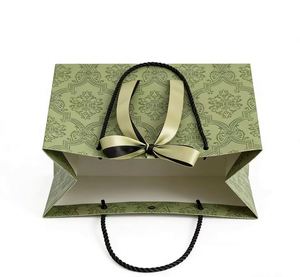 Bolsa de Papel Kraft Ecológica de Lujo Personalizada de Alta Gama, 25*12*20cm, para Ropa, Hecha a Mano - Product Image 3
