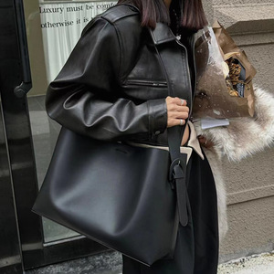 Túi tote nữ da thật cao cấp, dung tích lớn, đeo vai và đeo chéo, có lớp lót bằng cotton - Product Image 6