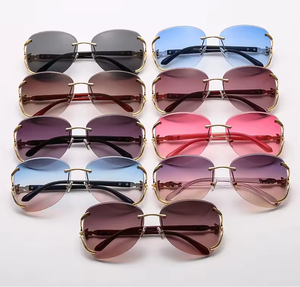 Nuevas <span class=keywords><strong>Gafas</strong></span> <span class=keywords><strong>de</strong></span> <span class=keywords><strong>Sol</strong></span> <span class=keywords><strong>de</strong></span> Lujo Sin Montura para Mujer, con Diseño <span class=keywords><strong>de</strong></span> Cabeza <span class=keywords><strong>de</strong></span> Zorro Metálica, Protección UV para Exteriores, Lentes <span class=keywords><strong>de</strong></span> Espejo con Diseño Oceánico - Product Image 1