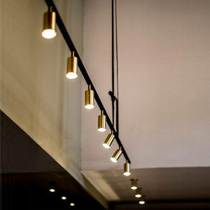 Suspension linéaire lumineuse, spot de plafond sur rail, doré avec tiges réglables, luminaire suspendu pour salle à manger et cuisine - Product Image 1