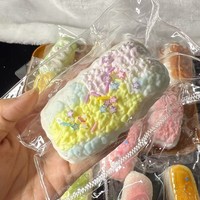Jouet Squishy Simulation Pain Gâteau Réaliste à Presser à Remontée Lente pour Soulagement du Stress Décoration de Bureau Cadeau de Fête
