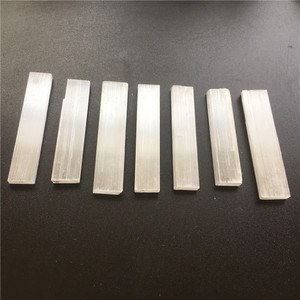 Bâtons de sélénite de <span class=keywords><strong>gypse</strong></span> de <span class=keywords><strong>pierre</strong></span> précieuse baguettes d'énergie pierres brutes de sélénite - Product Image 1